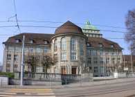 Университет Цюриха: факультеты и условия поступления