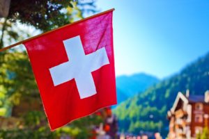 Флаг Швейцарии заслуживает особого внимания. Его форма отличается от флагов других государств
