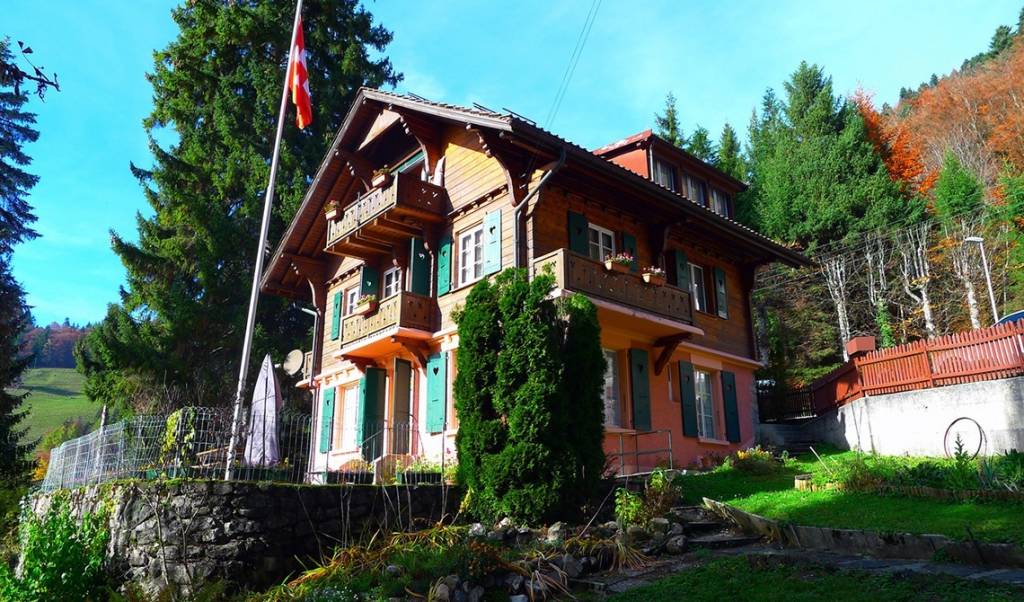 Снять дом в швейцарии в горах купить квартиру в иматре финляндия недорого
