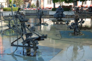 Фонтан с кинетическими скульптурами базель