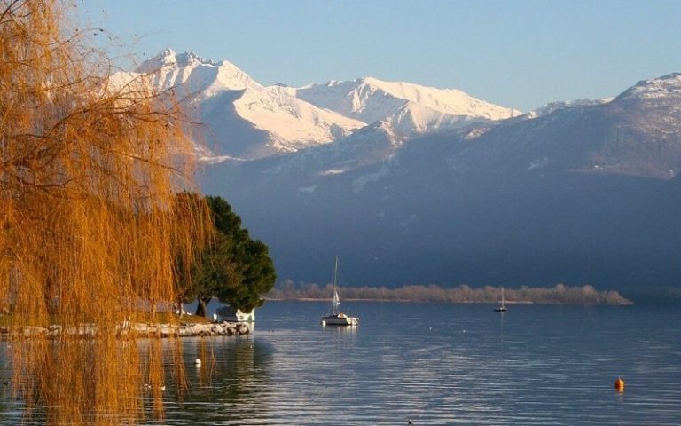 Швейцарское озеро фото
